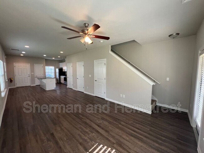 Building Photo - 660 Dobhill Ln