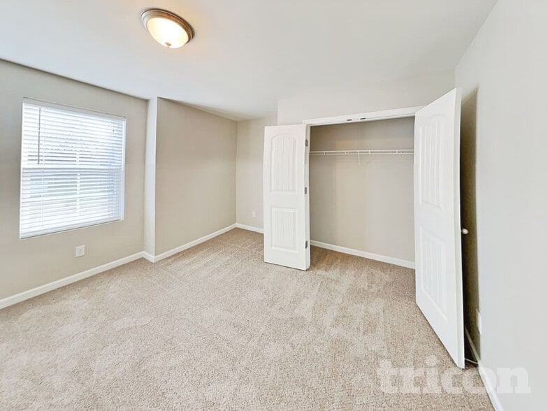 Building Photo - 703 Bench Ln