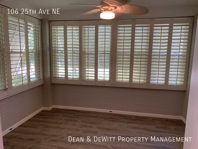 Building Photo - 106 25th Ave NE