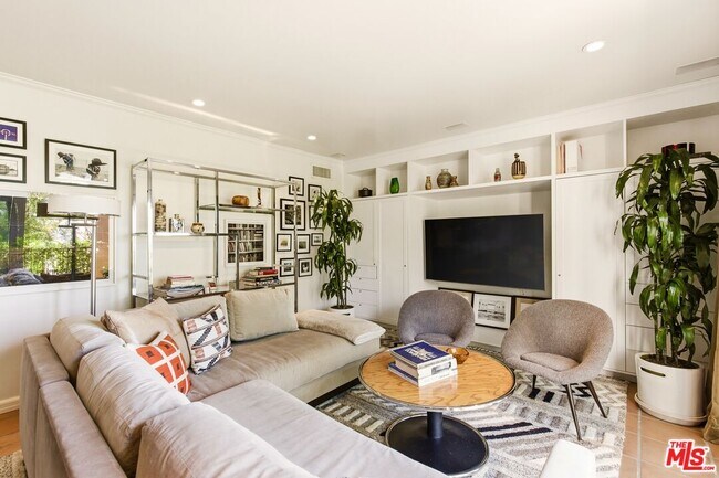 Building Photo - 6203 Temple Hill Dr