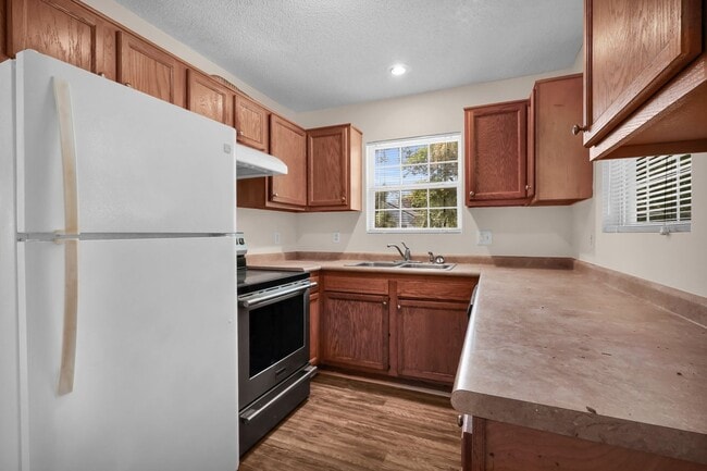 Building Photo - 1202 E Waldburg St
