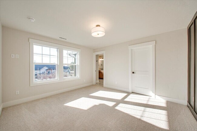 Building Photo - Luxury Townhome in the Heart of Eagle — 3 Beds + 3 Baths + Premium Amenities