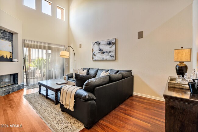 Building Photo - 15240 N Clubgate Dr