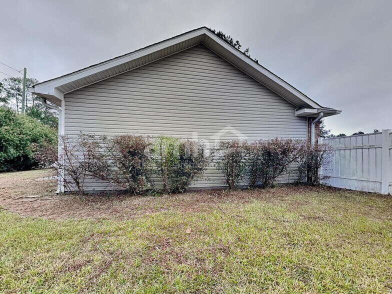 Building Photo - 201 Antigua Pl