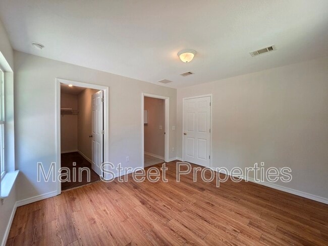 Building Photo - 8510 Pond Ave