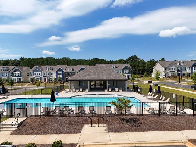 Building Photo - Lovely 3 Bed 2.5 Bath Townhome