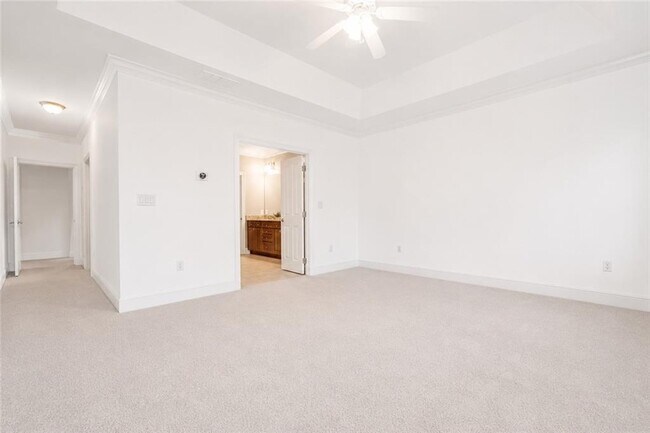 Building Photo - 5490 Glenridge Park NE