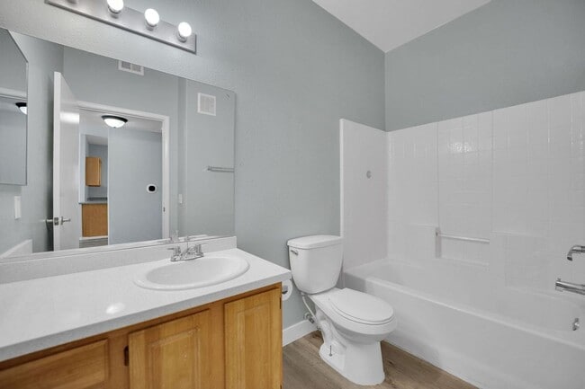 Building Photo - 5655 E Sahara Ave