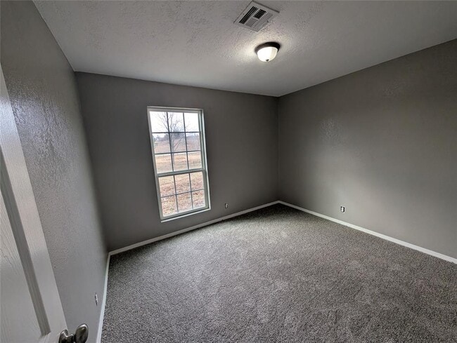 Building Photo - 16904 Meadow Lake Cir