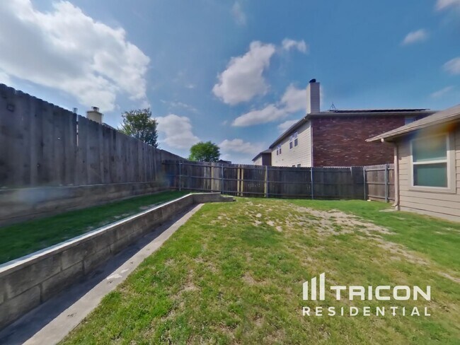 Building Photo - 12308 Shine Ave