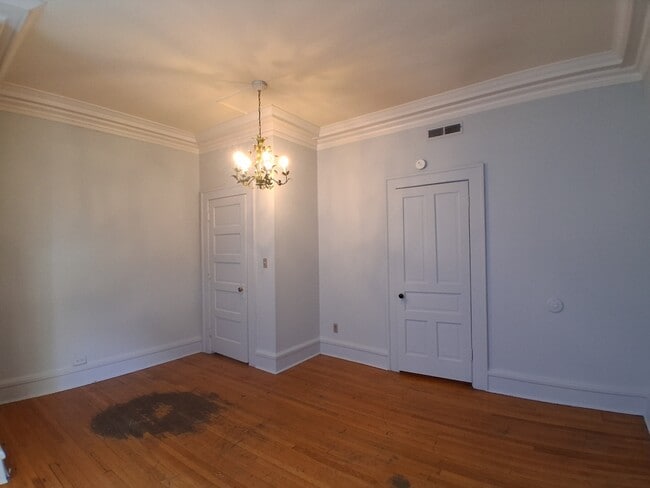 Building Photo - 1010-1 Vermilion-N