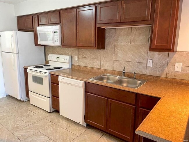 Building Photo - 601 White Oak Dr