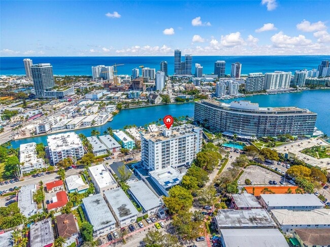 Building Photo - 6900 Bay Dr