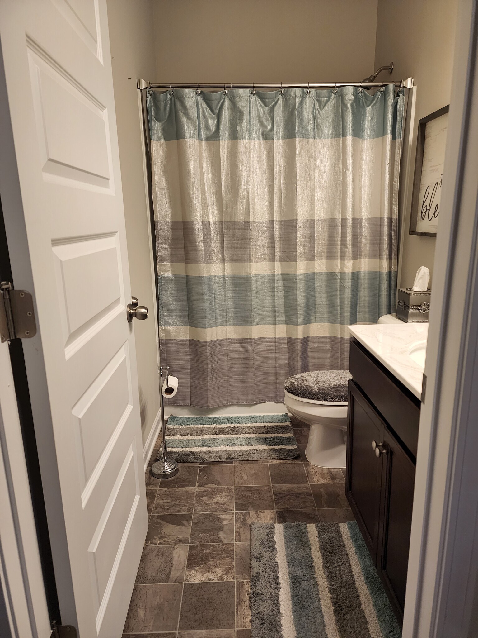 Upstairs Guest Bath - 5176 Grace Ct