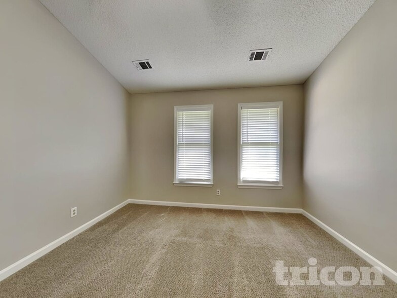 Building Photo - 39 Pine Grove Cir