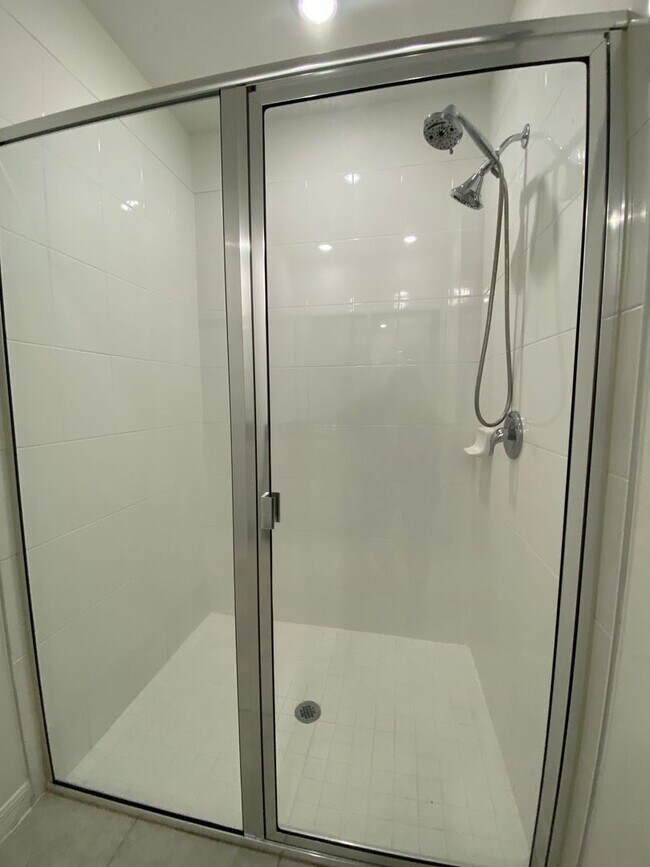 Building Photo - 3 Bedroom 2 Bath Home in Orchid Terrace for RENT!