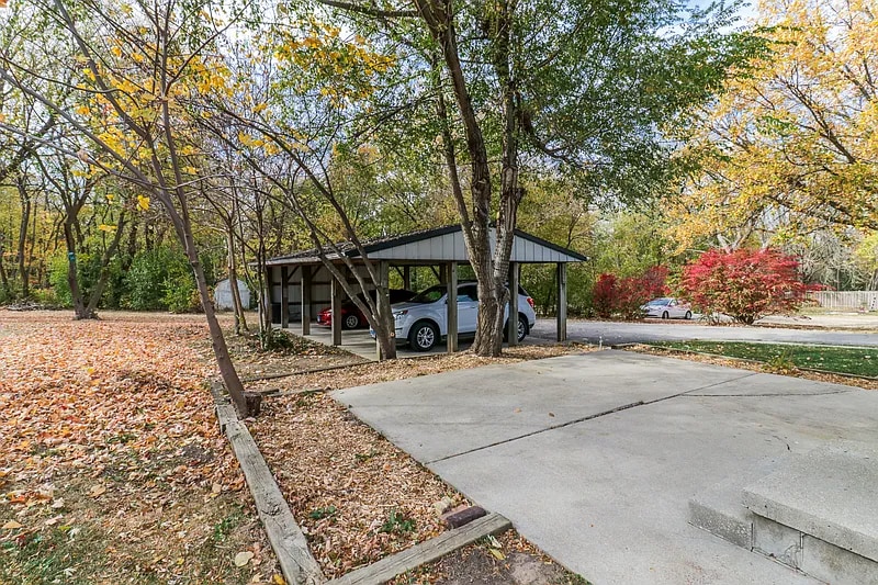 Building Photo - 913 S Linden St