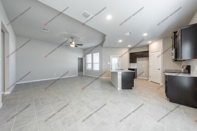 Building Photo - Belton ISD-4 Bed-2 Bath-Pet Friendly-Refri...