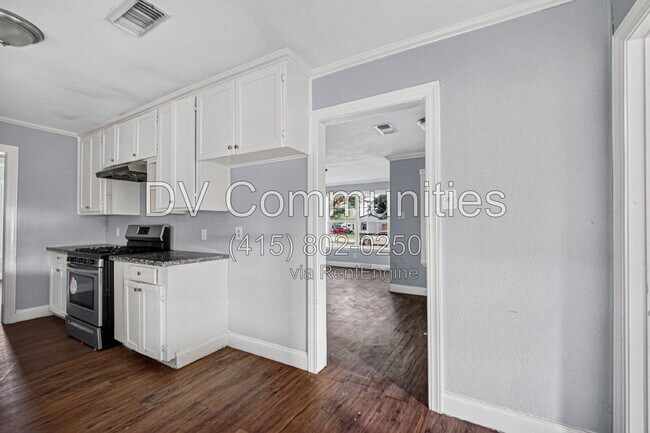 Building Photo - 3315 Bond St