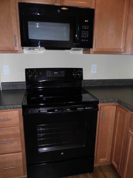 New microwave and stove - 2312-A Belle Ave NE