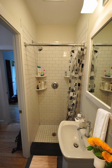 Building Photo - 22 Sussex St