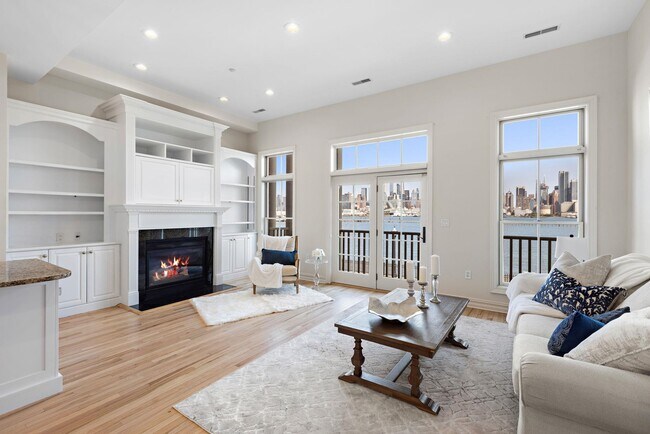 Building Photo - 16 Regency Pl