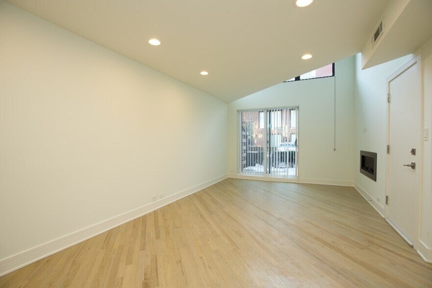 Building Photo - 843 W Grace St