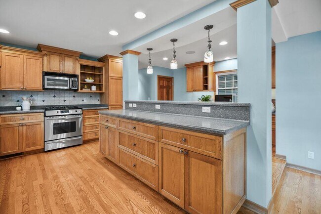 Building Photo - 5160 N Kent Ave