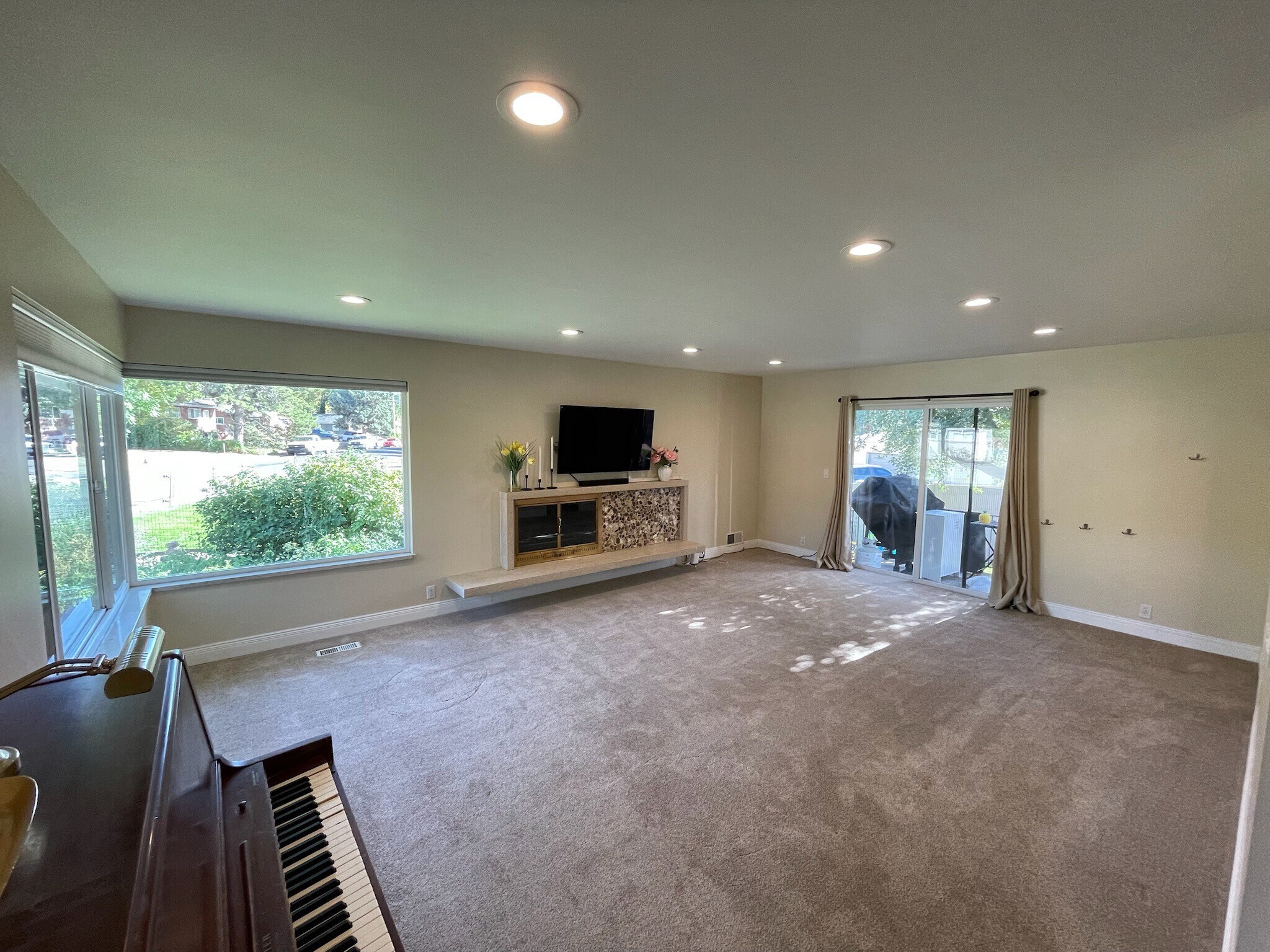 Building Photo - 946 E Gregson Ave