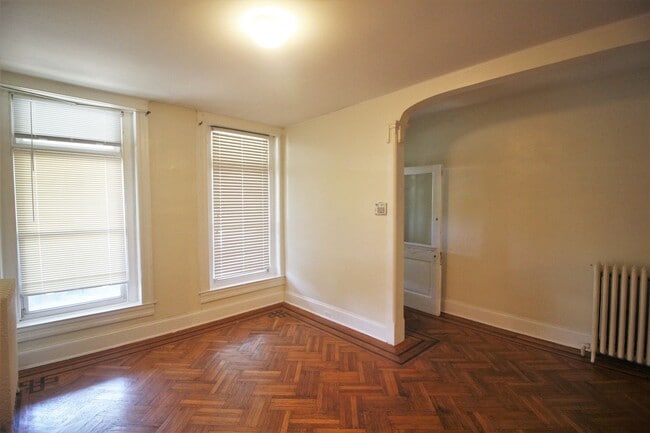 Building Photo - 2026/2027 JHU Off-campus housing for 2019 5bd/2ba w/ W/D! Available 6/15/26