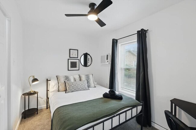 Building Photo - 2336 Minnie St