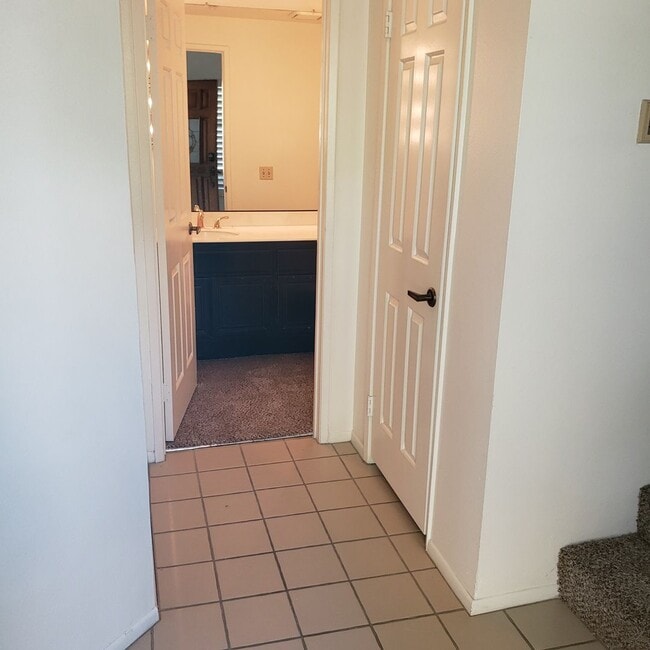 Building Photo - CANYON CREST - 2 Bedroom 2.5 Bath Townhouse
