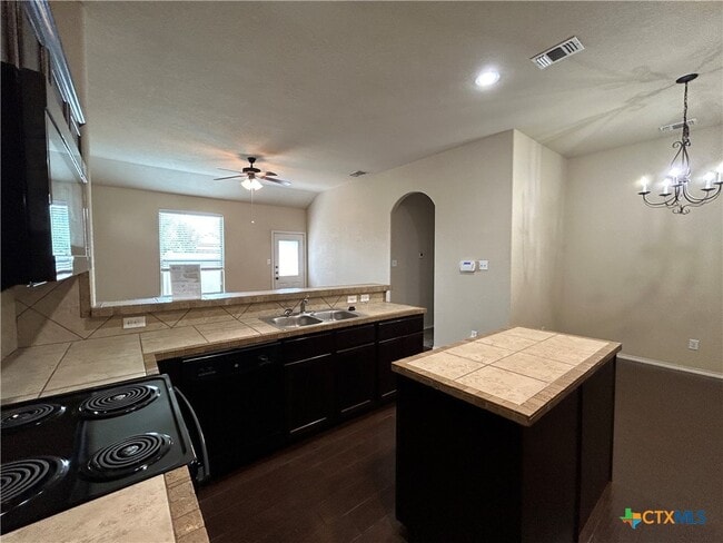 Building Photo - 502 Creekside Cir