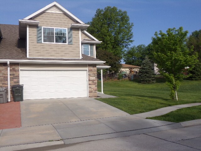 Primary Photo - Nice 3 BR Townhome off 18th and Superior