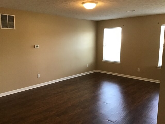 Building Photo - 942 Sheets Ct