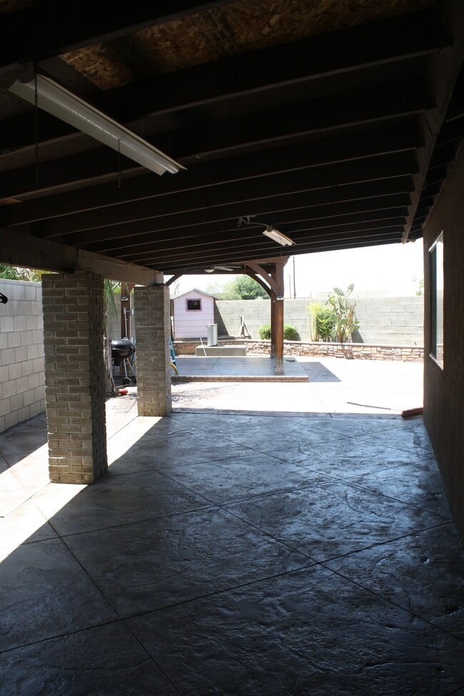 Building Photo - 2119 Foxglove Ct