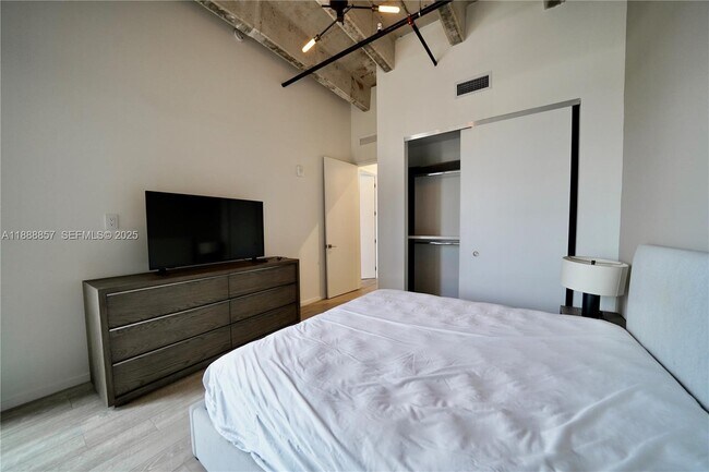 Building Photo - 7920 NE 2nd Ave