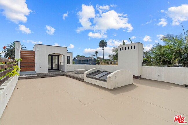 Building Photo - 524 Altair Pl
