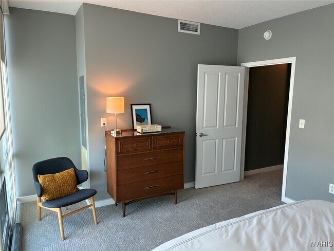 Building Photo - 4909 Laclede Ave