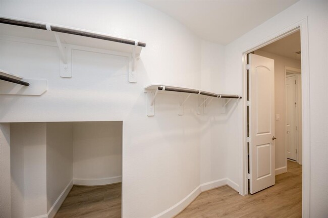 Building Photo - 29819 Breezy Pnes Lp