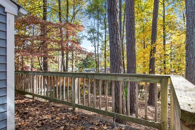 Building Photo - Stunning 3 Bedroom Home AVAILABLE NOW!