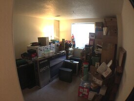 Building Photo - 2850 Kansas Dr Unit D