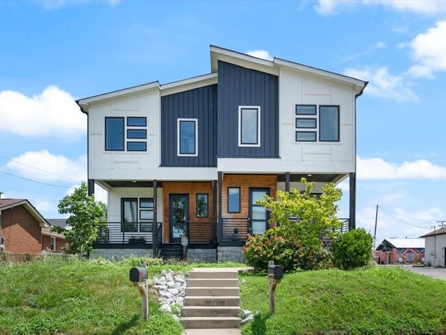 Building Photo - 1808 11th Ave N