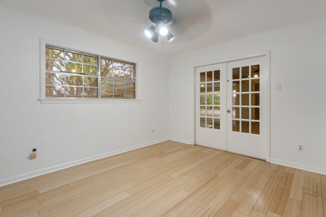 Building Photo - 225 Aurore Ave