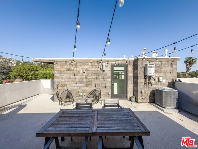 Building Photo - 2111 N Cahuenga Blvd