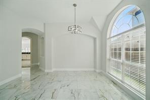 Building Photo - 9819 Lynnrose Springs Dr