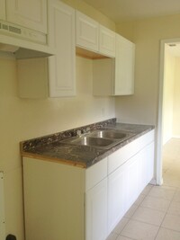 Building Photo - Quiet Dade City 3BR/1BA Block Home !