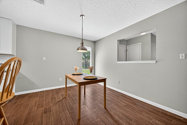 Building Photo - 802 Cascade Creek Dr