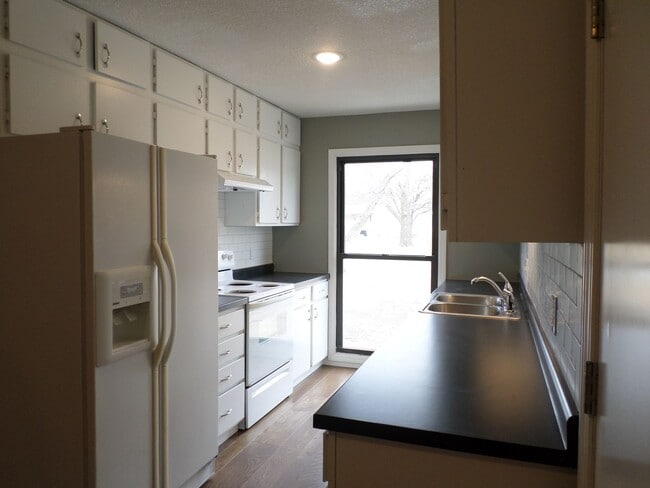 Building Photo - Timber Creek- Manhattan KS