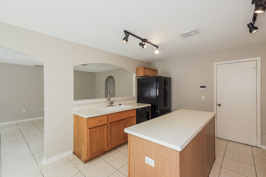 Building Photo - 13809 Gentle Woods Ave
